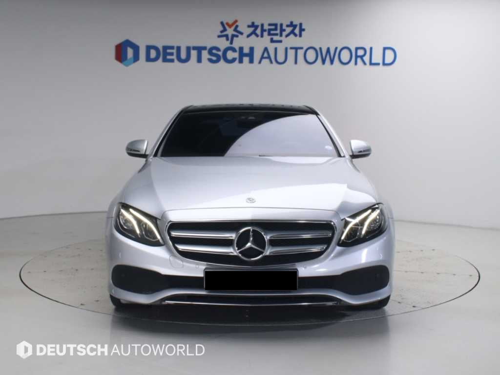 Mercedes-Benz E-Class — photo 03