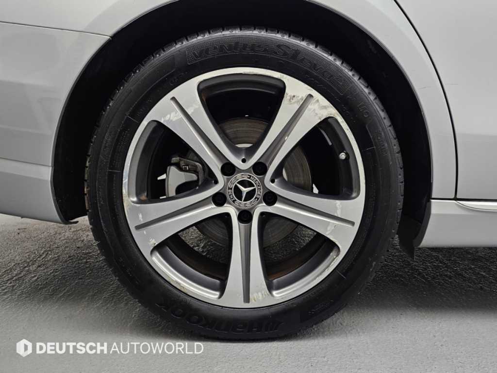 Mercedes-Benz E-Class — photo 05