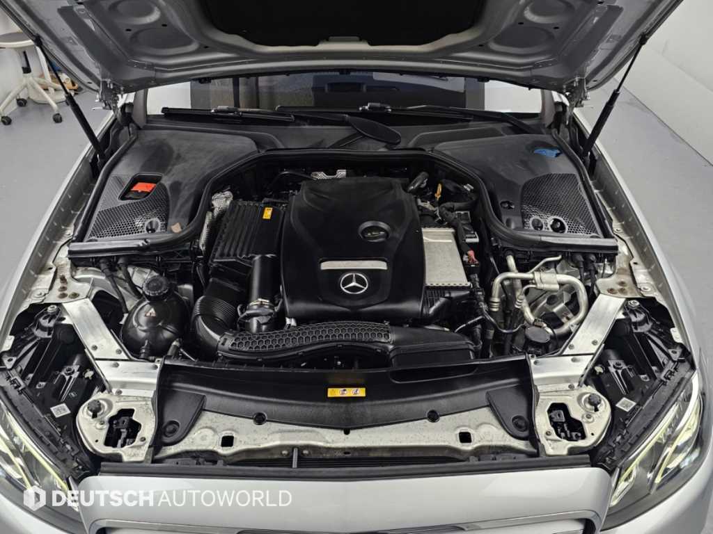 Mercedes-Benz E-Class — photo 06