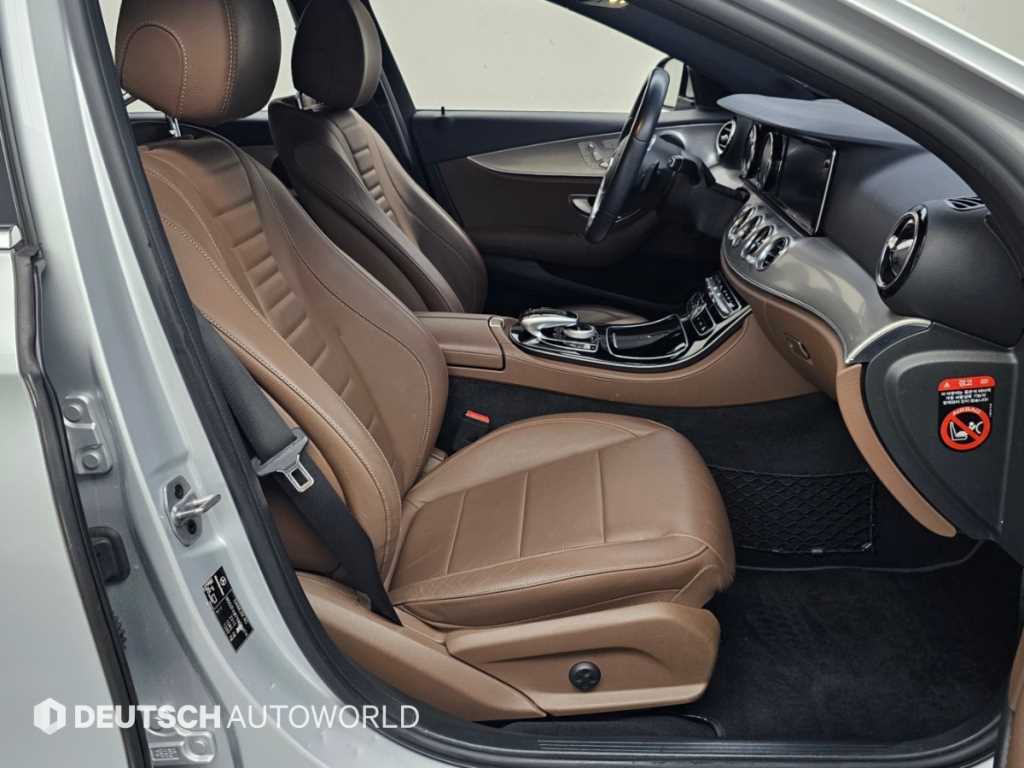 Mercedes-Benz E-Class — photo 10