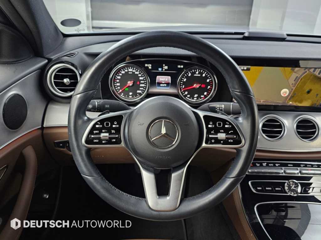 Mercedes-Benz E-Class — photo 13