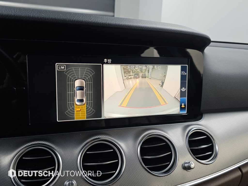Mercedes-Benz E-Class — photo 15