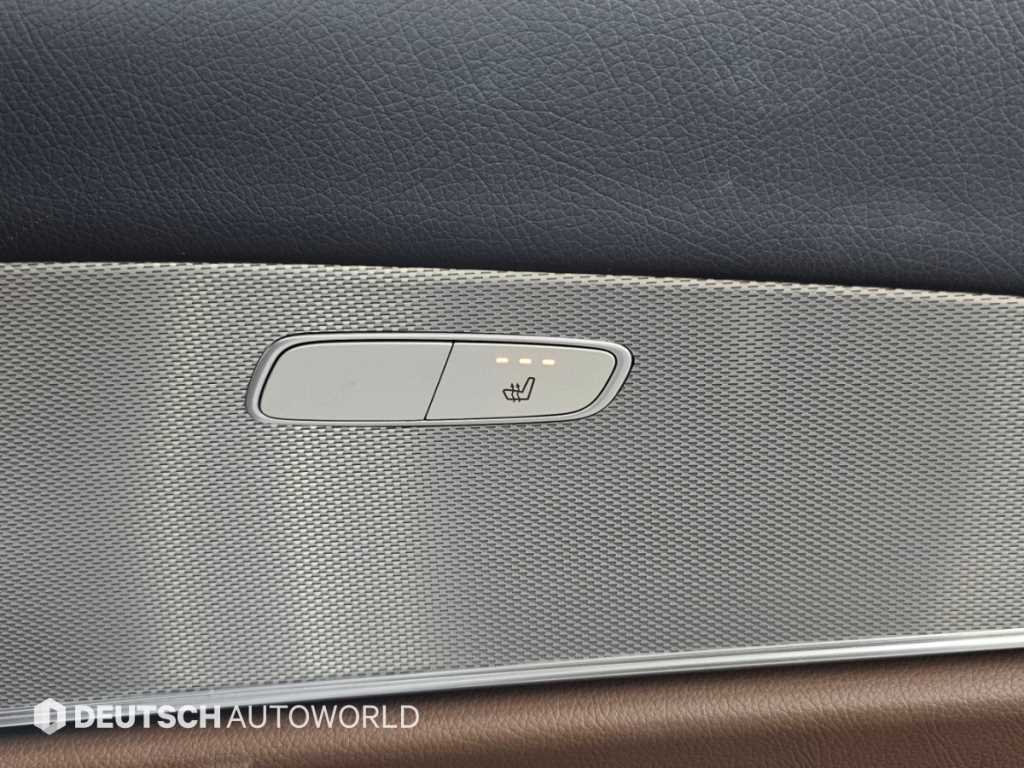 Mercedes-Benz E-Class — photo 16