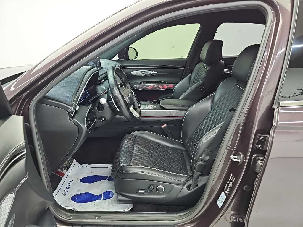 Genesis GV70 — photo 11