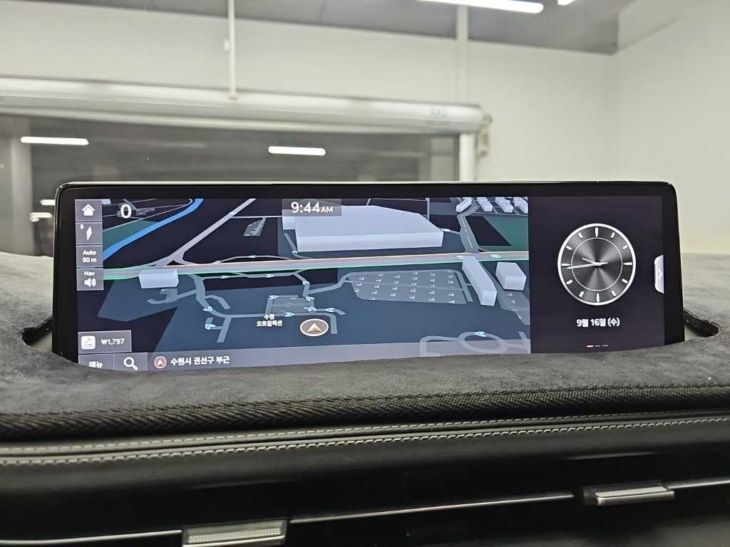Genesis GV70 — photo 14