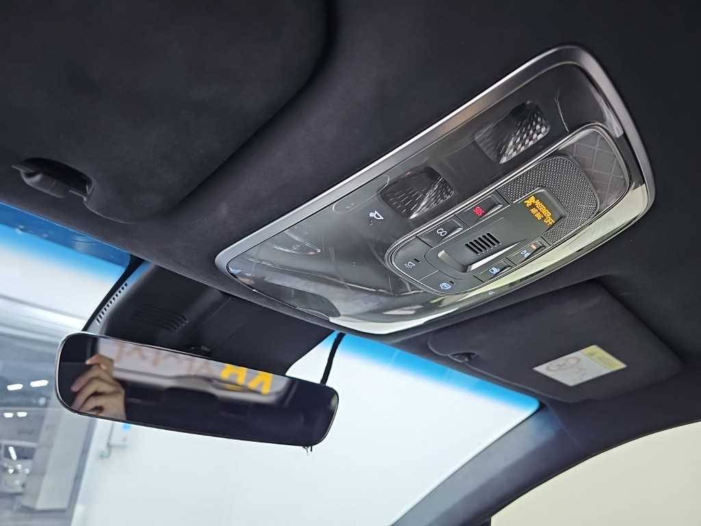 Genesis GV70 — photo 16