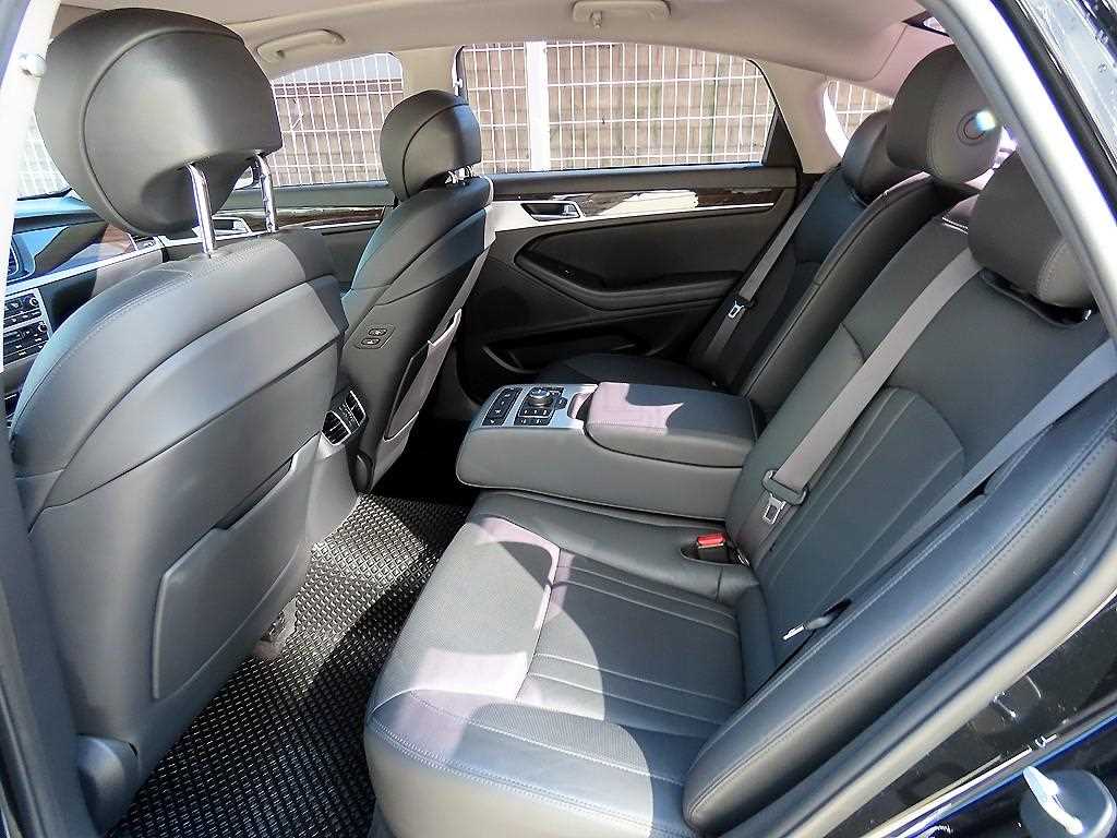 Genesis G80 — photo 06