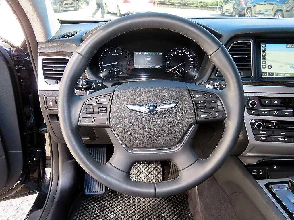 Genesis G80 — photo 08