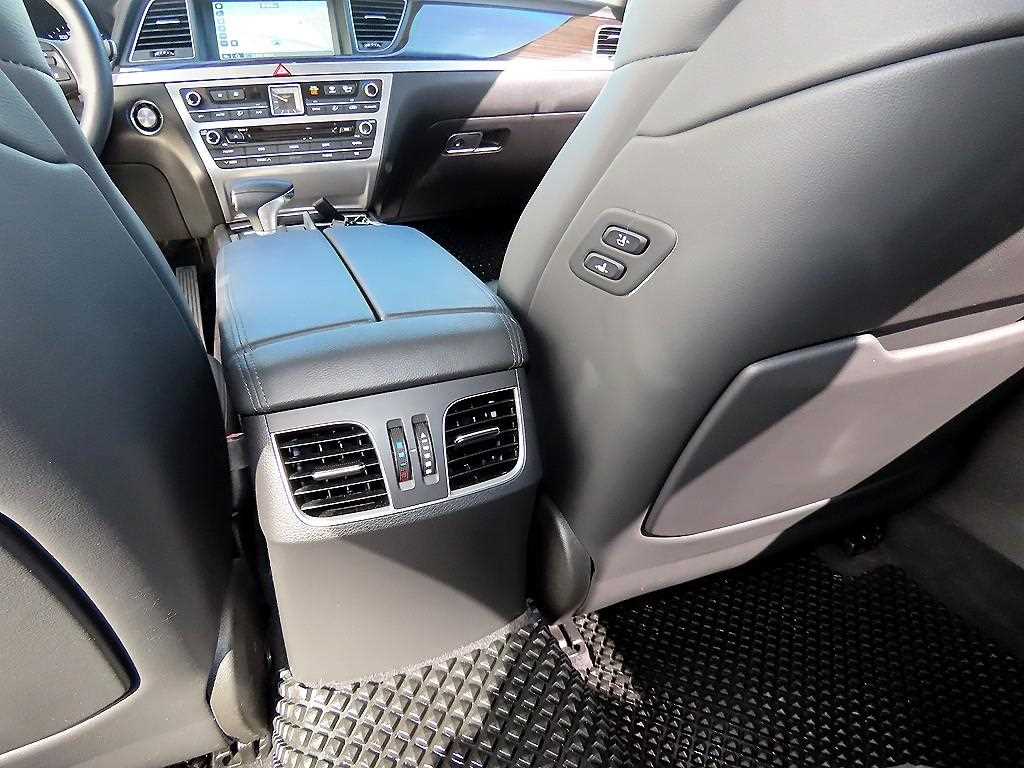 Genesis G80 — photo 15