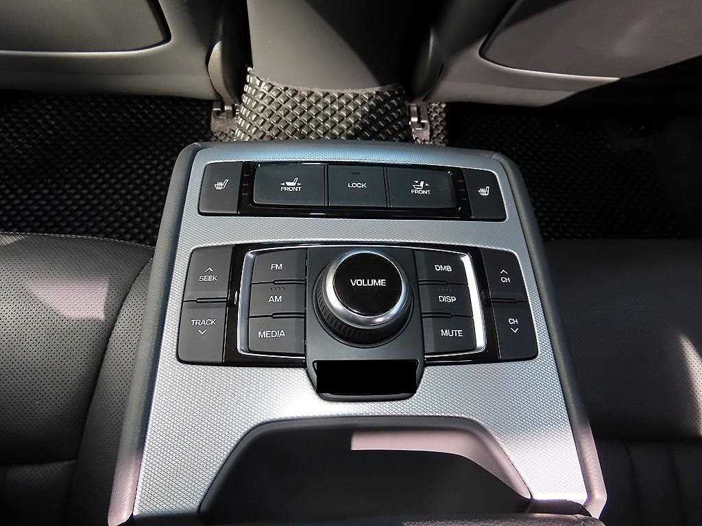 Genesis G80 — photo 16