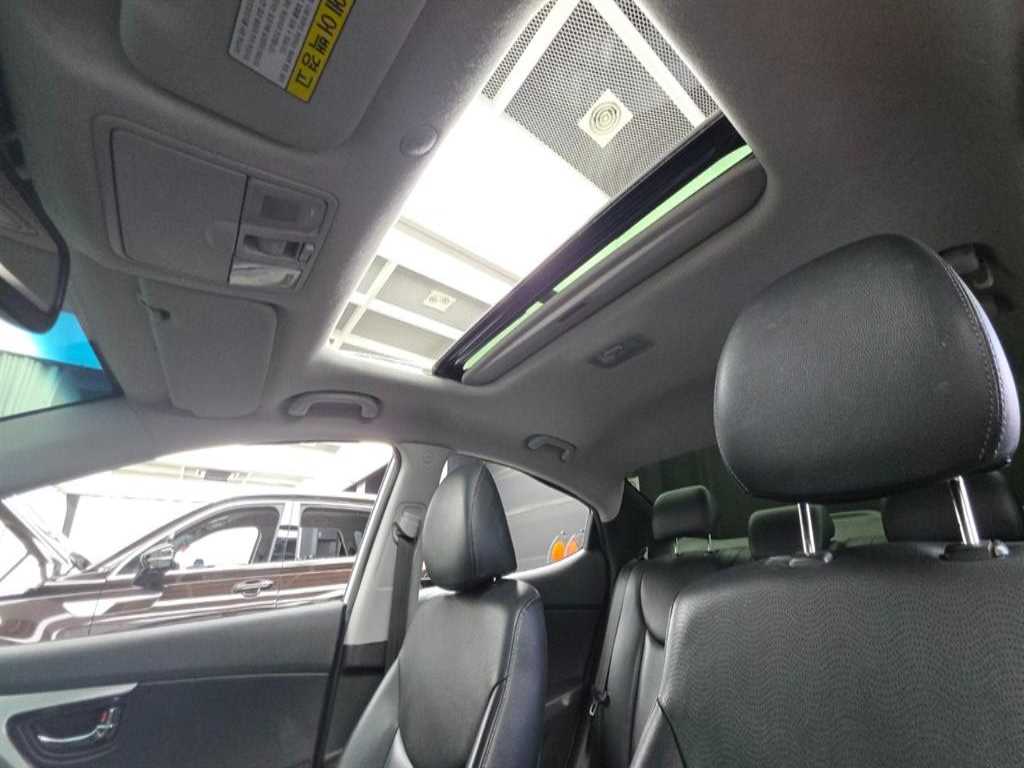 Hyundai Avante — photo 09