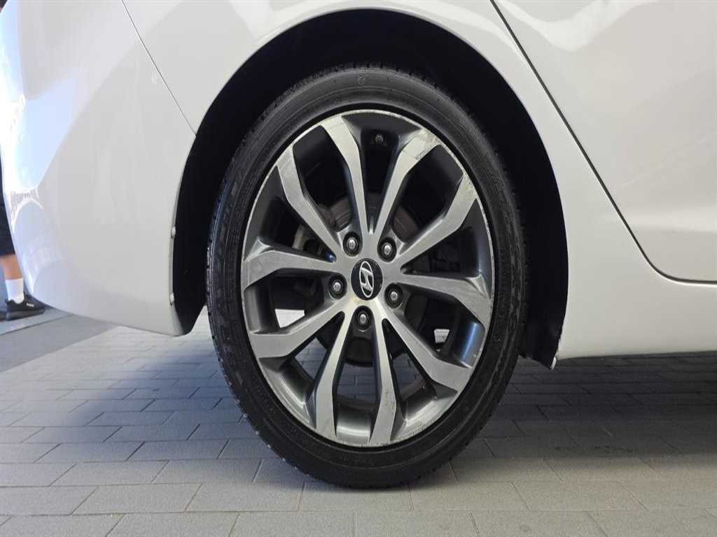 Hyundai Avante — photo 10