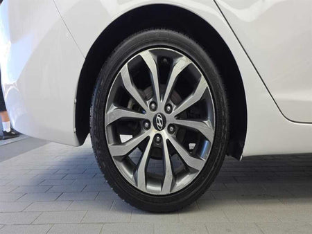 Hyundai Avante — photo 10