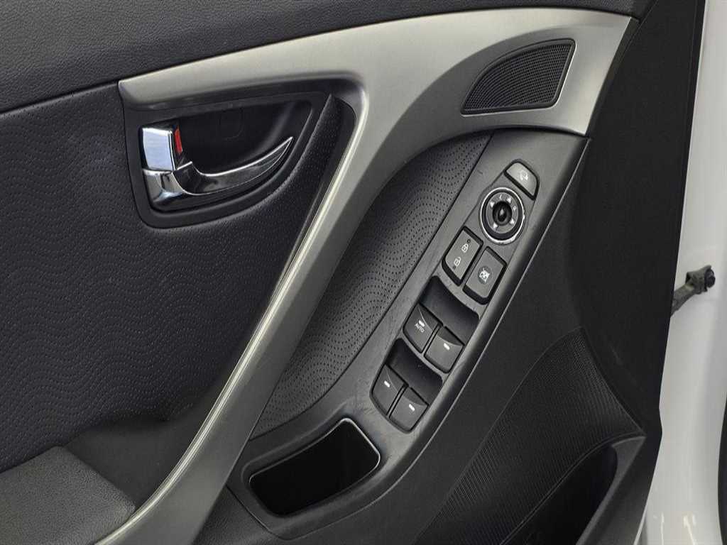 Hyundai Avante — photo 11