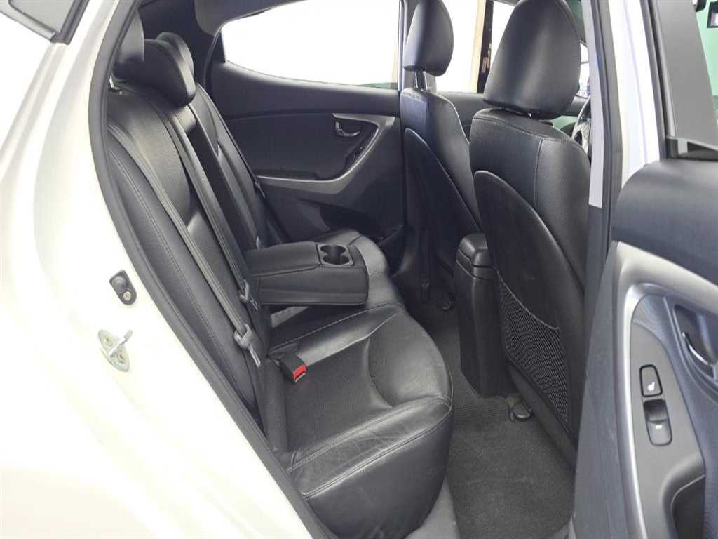 Hyundai Avante — photo 13