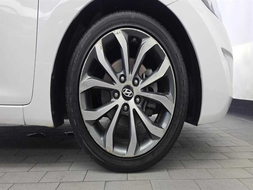 Hyundai Avante — photo 19