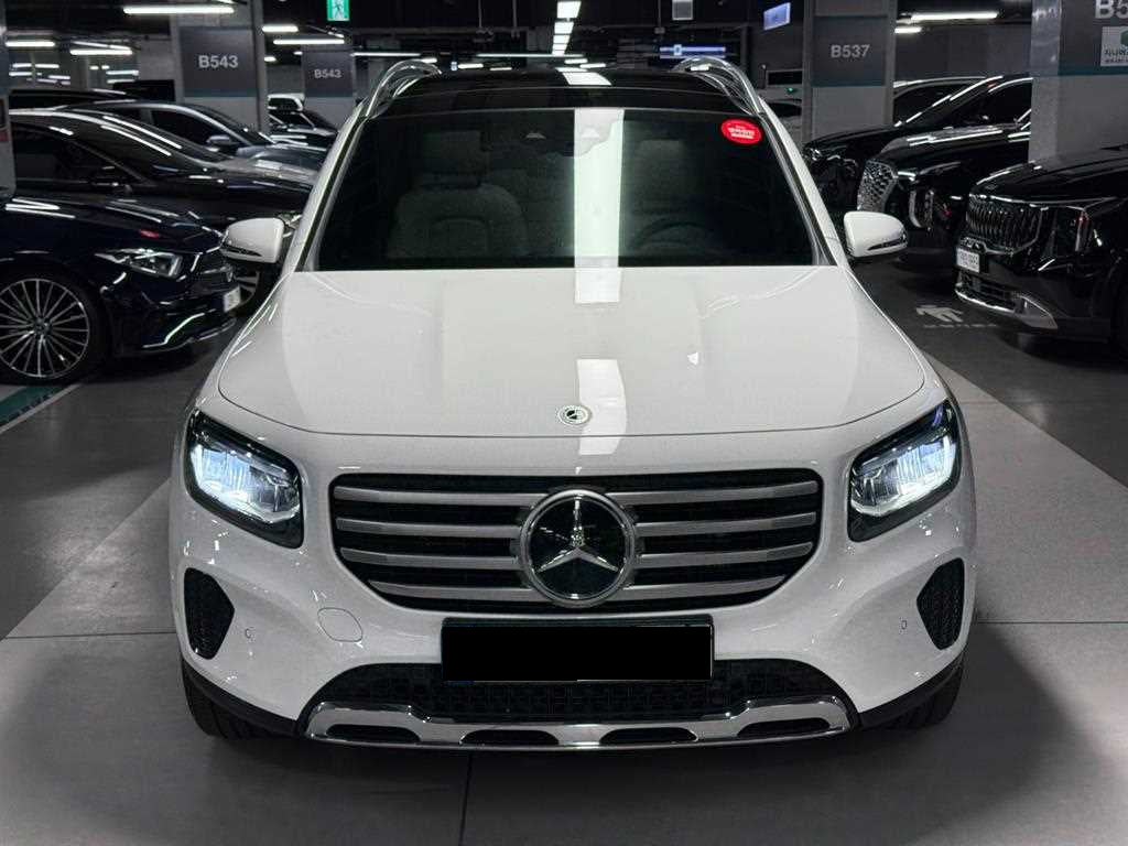 Mercedes-Benz GLB-Class — photo 02