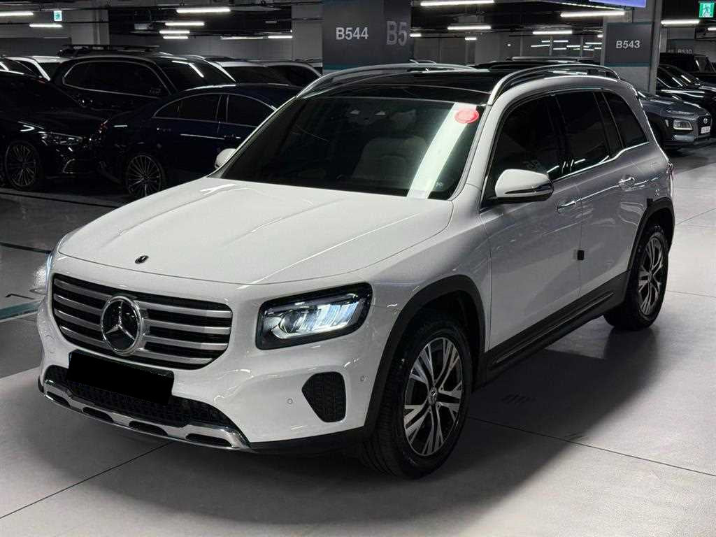 Mercedes-Benz GLB-Class — photo 03