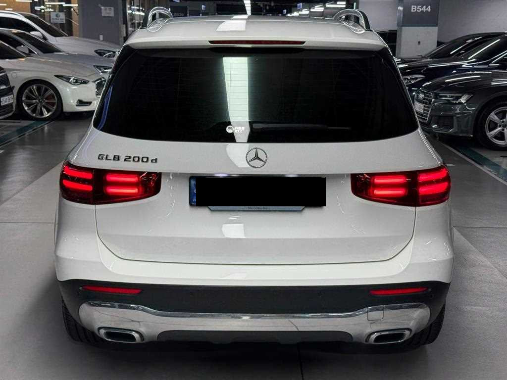 Mercedes-Benz GLB-Class — photo 04
