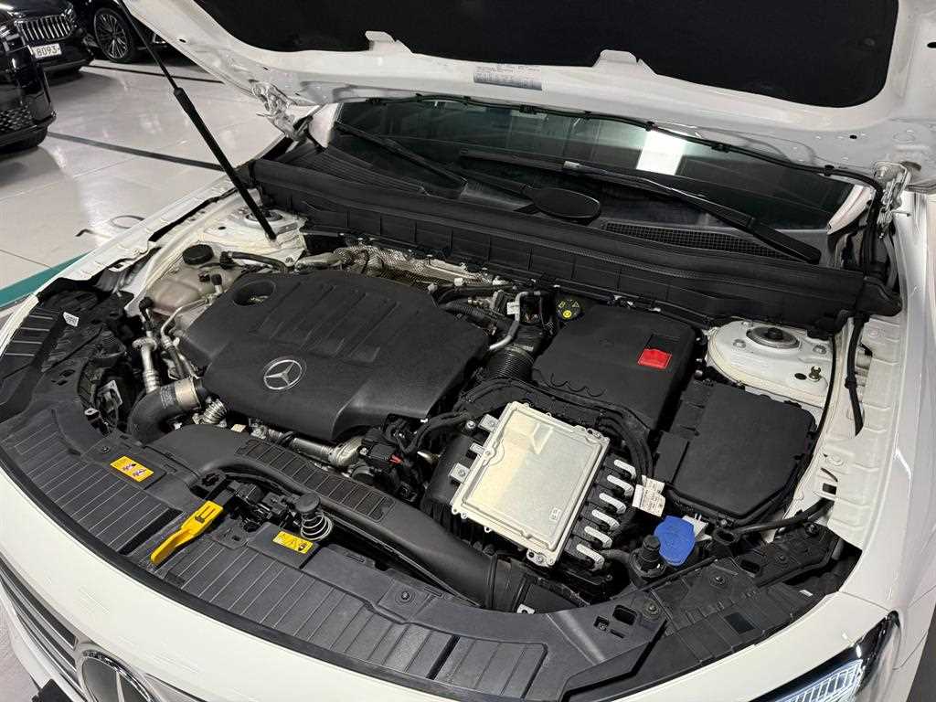 Mercedes-Benz GLB-Class — photo 06