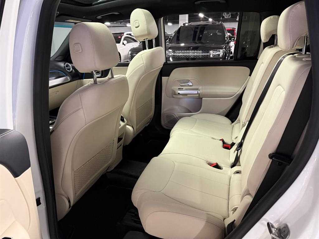 Mercedes-Benz GLB-Class — photo 10