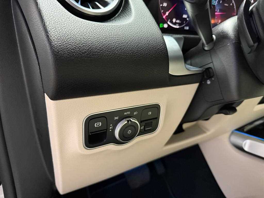 Mercedes-Benz GLB-Class — photo 12
