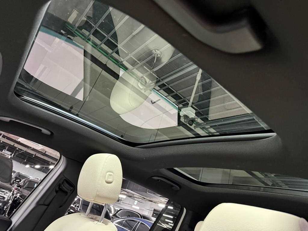 Mercedes-Benz GLB-Class — photo 15