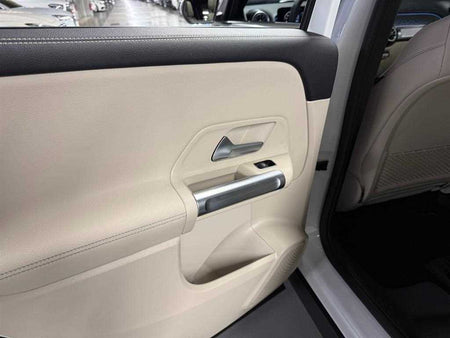 Mercedes-Benz GLB-Class — photo 17