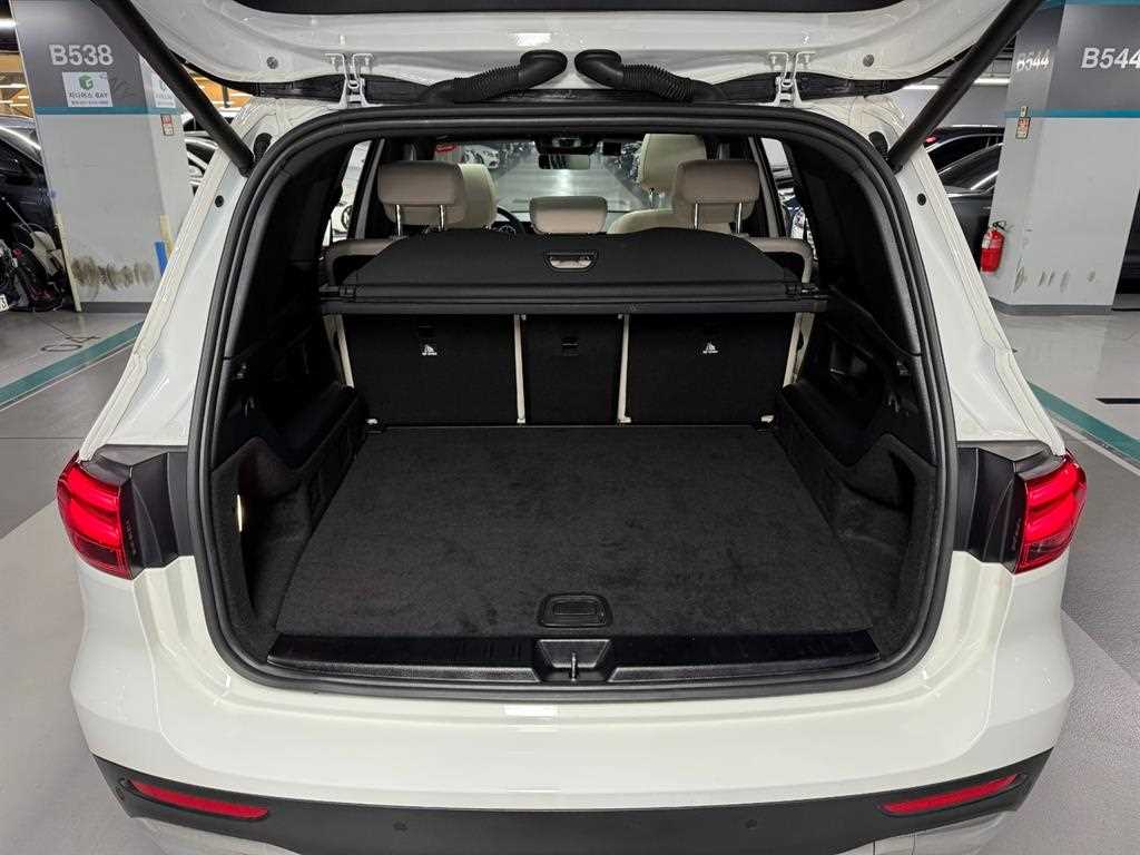 Mercedes-Benz GLB-Class — photo 18