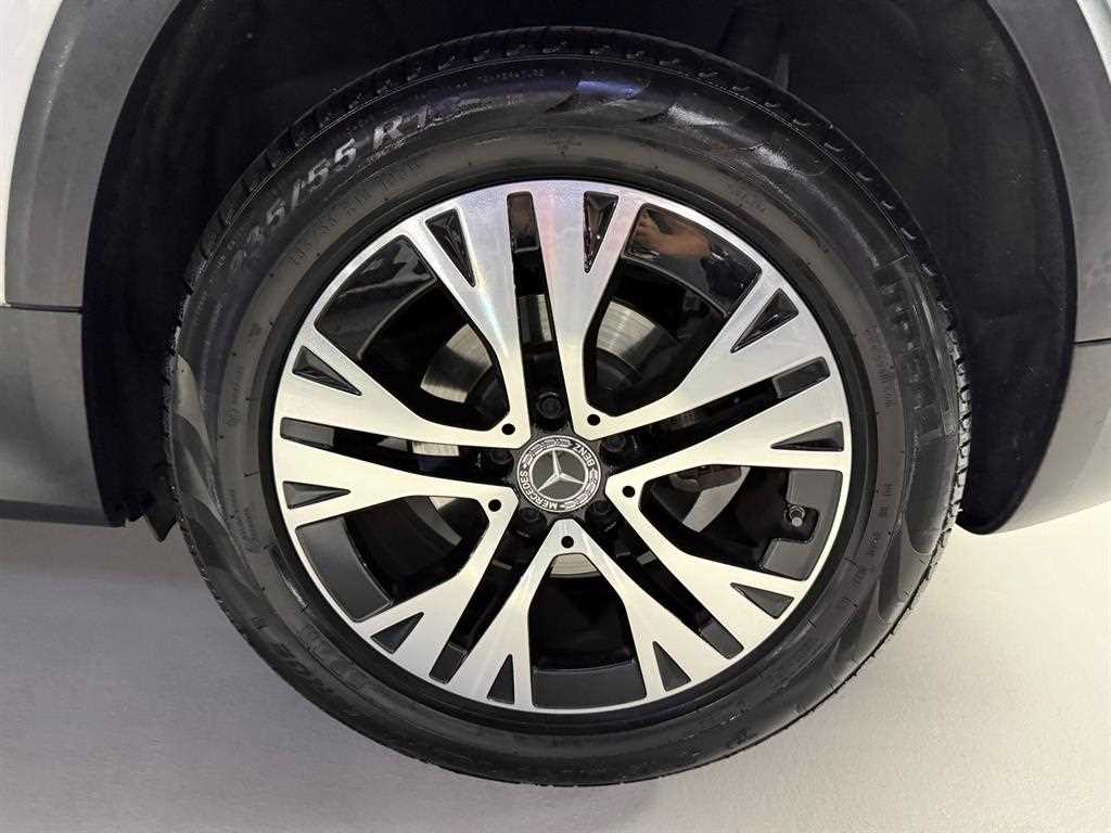 Mercedes-Benz GLB-Class — photo 19