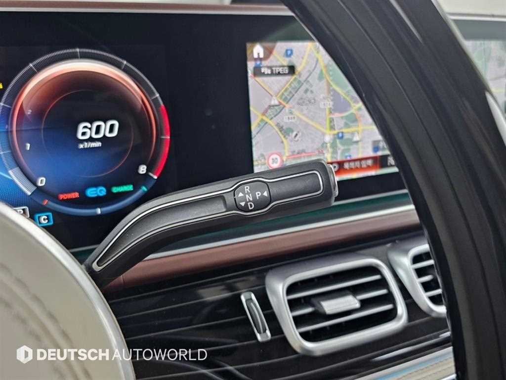 Mercedes-Benz GLS-Class — photo 09