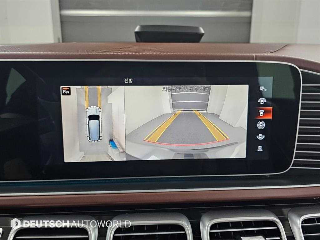 Mercedes-Benz GLS-Class — photo 13