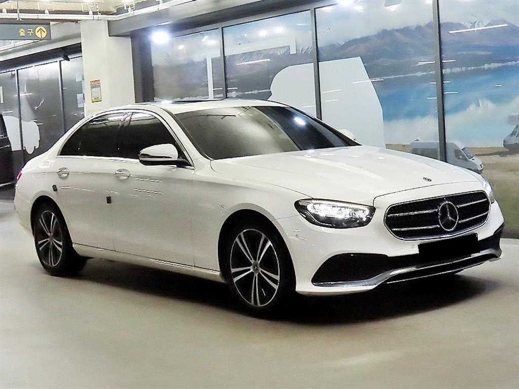 Mercedes-Benz E-Class — photo 02