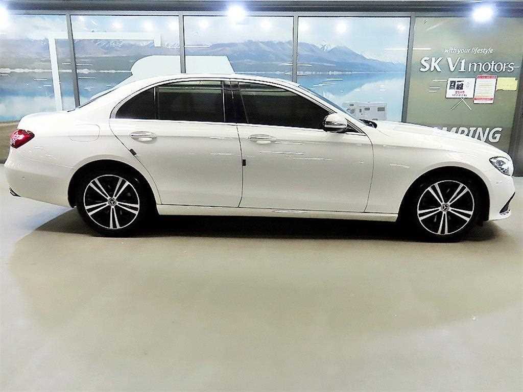 Mercedes-Benz E-Class — photo 04