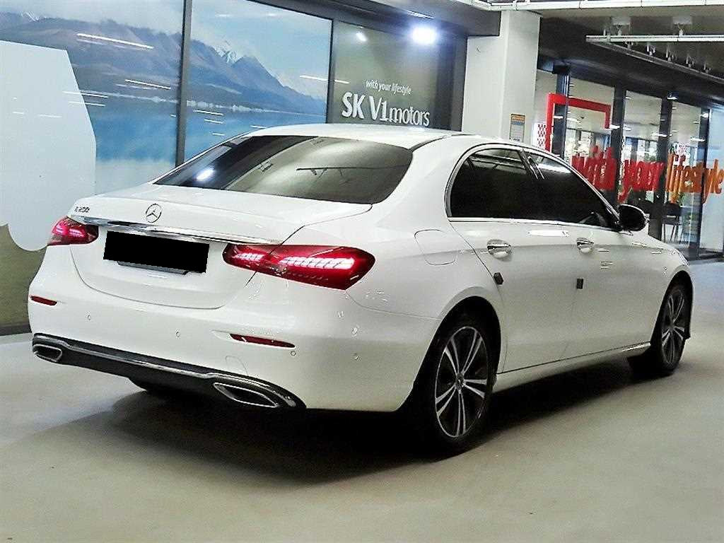 Mercedes-Benz E-Class — photo 05