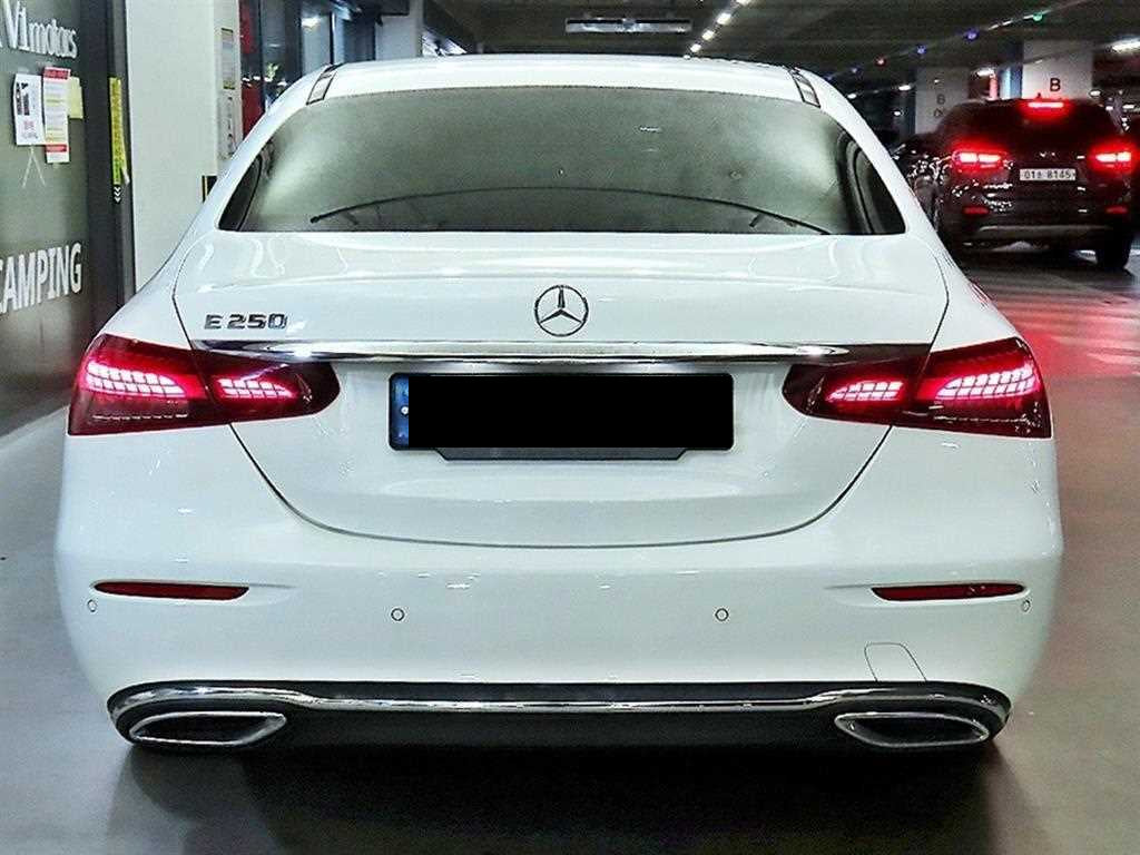 Mercedes-Benz E-Class — photo 06