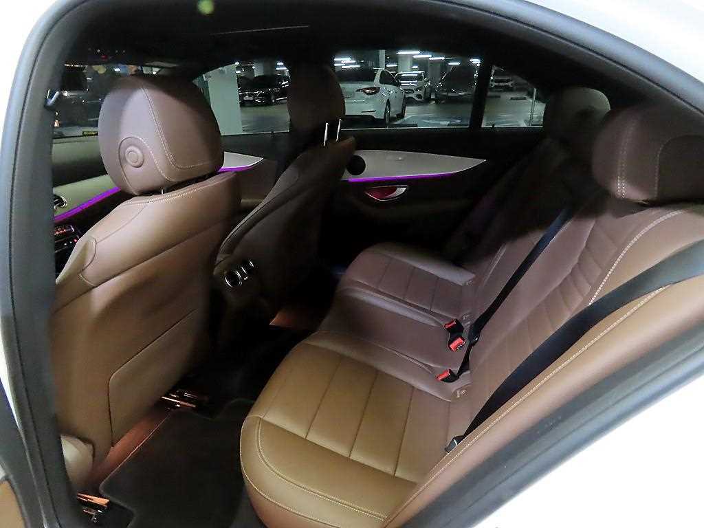 Mercedes-Benz E-Class — photo 07