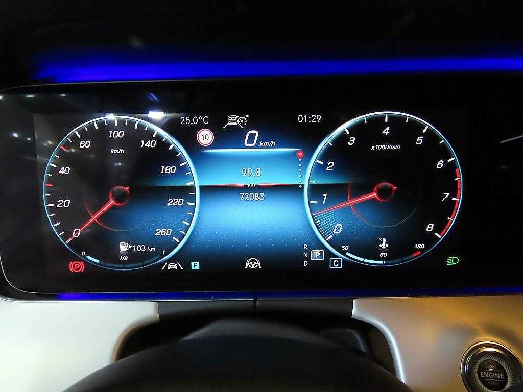 Mercedes-Benz E-Class — photo 10