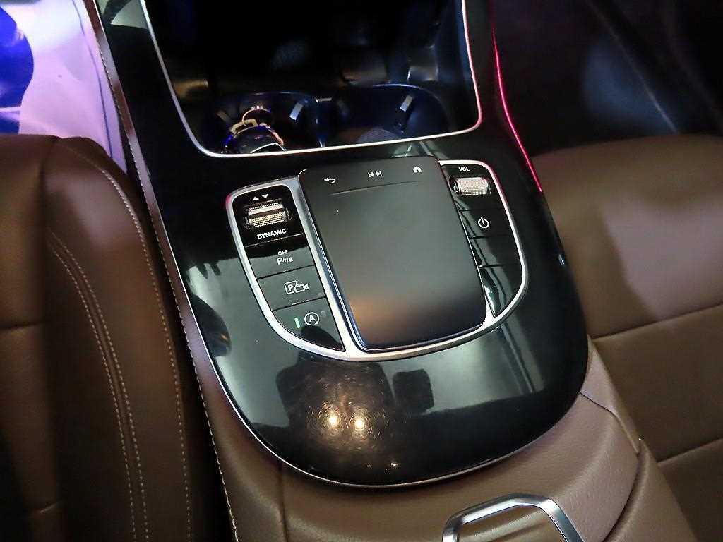 Mercedes-Benz E-Class — photo 13