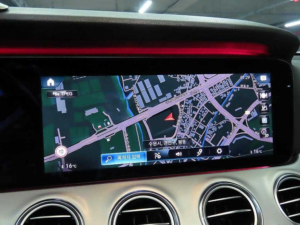Mercedes-Benz E-Class — photo 14