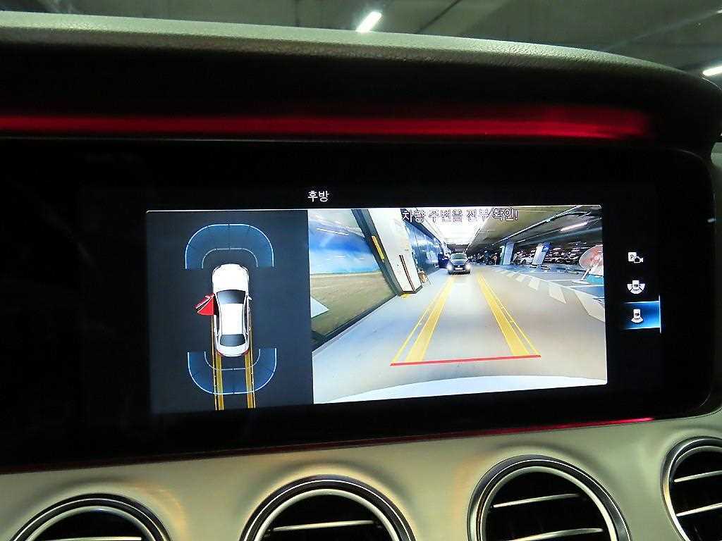 Mercedes-Benz E-Class — photo 15