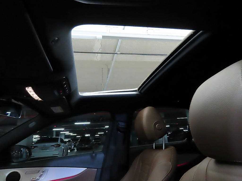 Mercedes-Benz E-Class — photo 17