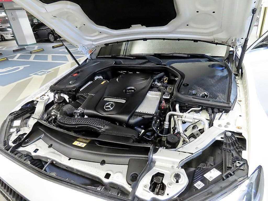 Mercedes-Benz E-Class — photo 19
