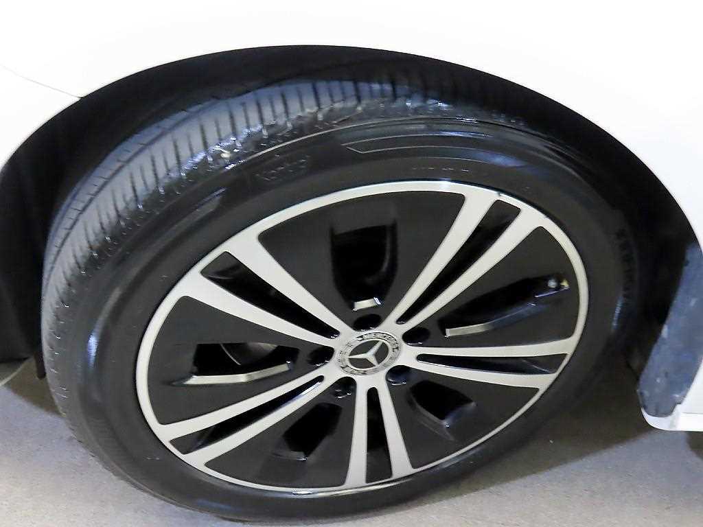 Mercedes-Benz E-Class — photo 20