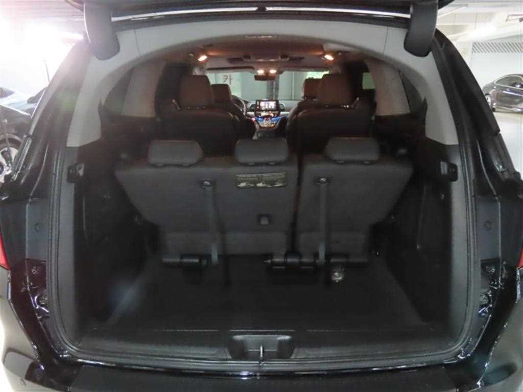 Honda Odyssey — photo 18