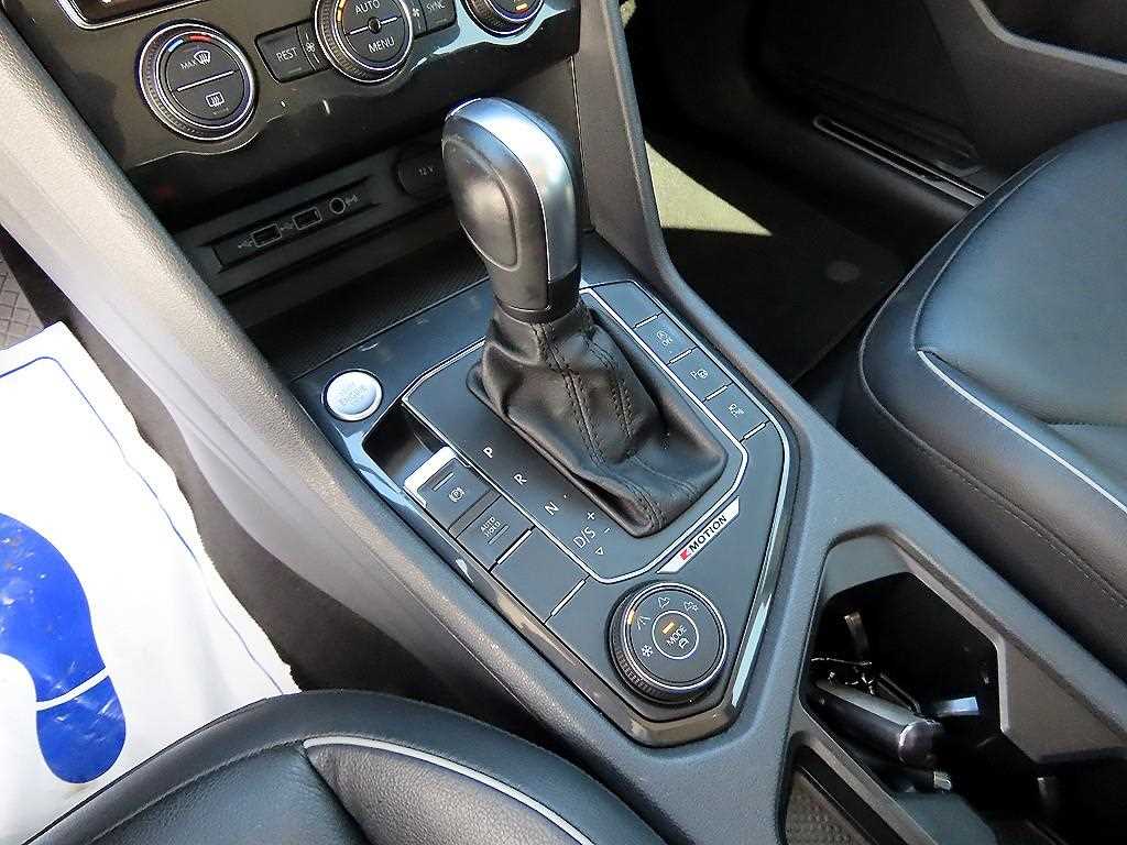 Volkswagen Tiguan — photo 11