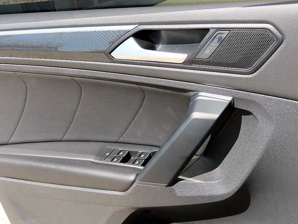 Volkswagen Tiguan — photo 12