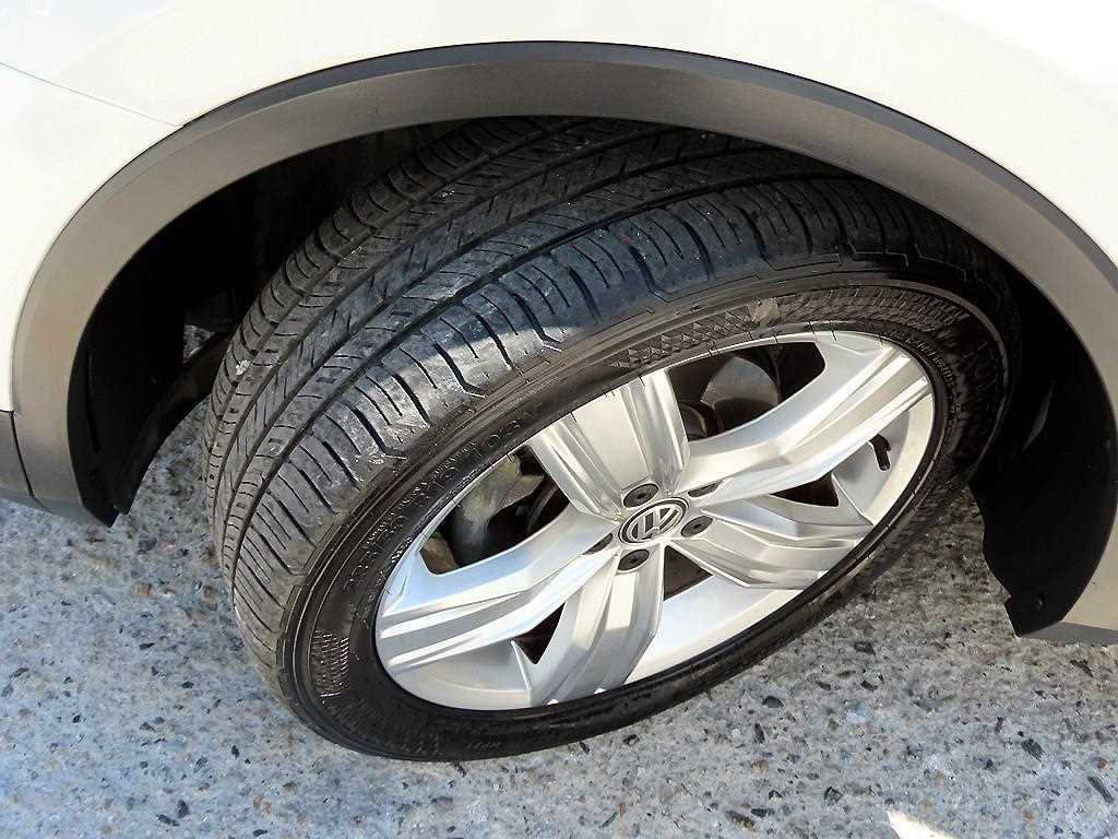 Volkswagen Tiguan — photo 20