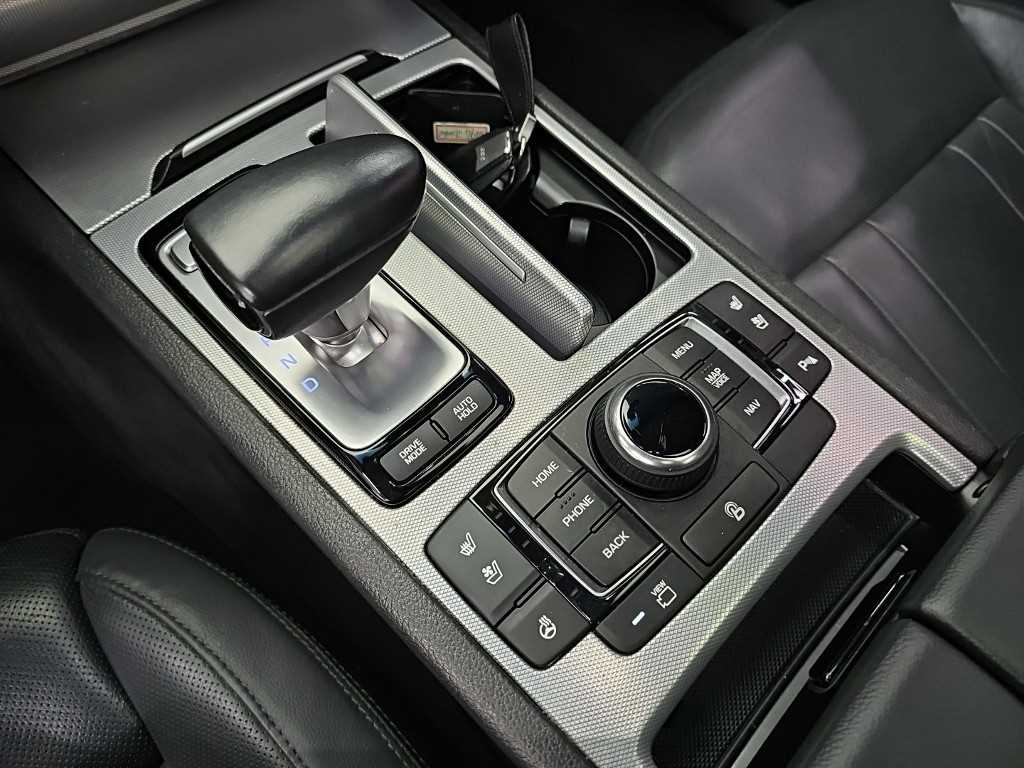 Genesis G80 — photo 08
