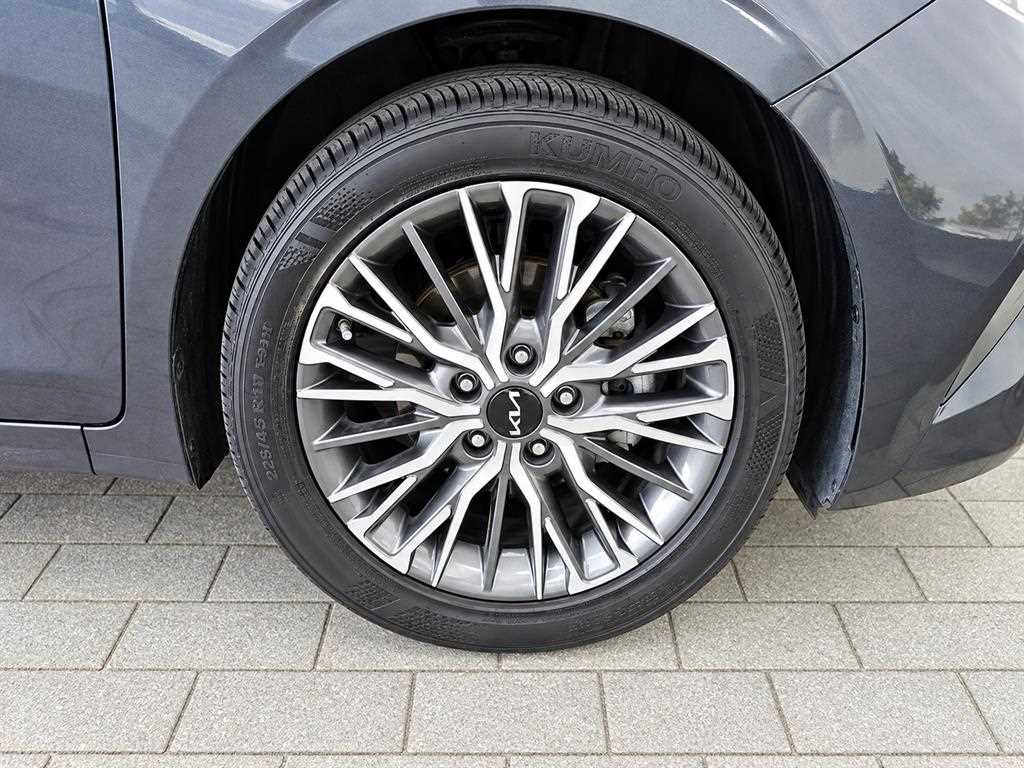 Kia K3 — photo 05